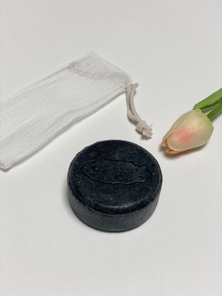 free [아토르] 9종 임상완료 아토르 다름 샴푸바_블랙  프리미엄 두피 케어 샴푸바 — 5점을 준 리뷰어가 2023년 11월 올린 사용 사진