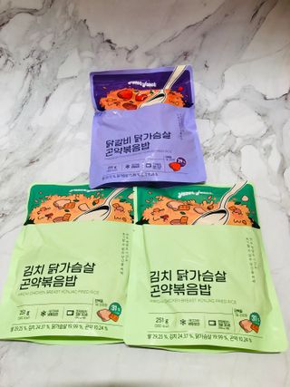[푸딩팩토리] 요잇조잇 닭갈비 닭가슴살/김치 닭가슴살 곤약볶음밥 2종 (김치볶음밥 2개 닭갈비 볶음밥 1개) — 5점을 준 리뷰어가 2022년 8월 올린 사용 사진