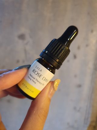 라라로즈데이 시즌2 천연 아로마오일 Y존 케어 속옷향수 이너퍼퓸 5ml  여성의 자존감을 UP시키자 — 5점을 준 리뷰어가 2021년 10월 올린 사용 사진