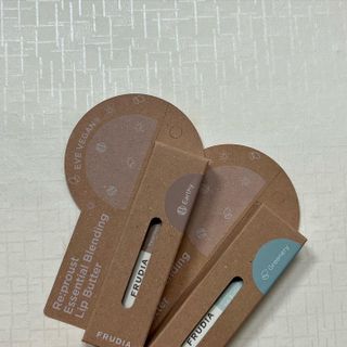 [후르디아] 올리브영 착한보습 비건 립버터 2종 — 5점을 준 리뷰어가 2022년 11월 올린 사용 사진