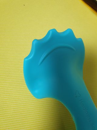 힐니스북 [힐마이넥]   거북목 통증완화를 위한 휴대용 목 안마기 — 4.5점을 준 리뷰어가 2022년 12월 올린 사용 사진