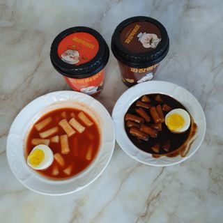 유비쿡 컵떡볶이 매운컵떡볶이2개/ 짜장컵떡볶이 2개  총 4개세트 — 5점을 준 리뷰어가 2021년 7월 올린 사용 사진