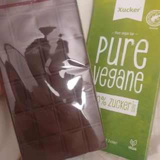 당류2g 자일리톨로 단맛을낸 슈카 퓨어비건 무설탕초콜릿 Xucker vegan 2개입 — 5점을 준 리뷰어가 2021년 4월 올린 사용 사진