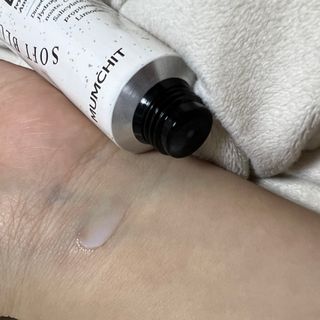 멈칫(MUMCHIT) 넥퍼퓸 NECKPERFUME 2가지 향 — 5점을 준 리뷰어가 2021년 11월 올린 사용 사진