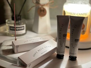 멈칫(MUMCHIT) 넥퍼퓸 NECKPERFUME 2가지 향 — 5점을 준 리뷰어가 2021년 11월 올린 사용 사진