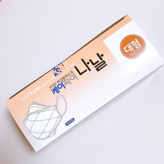 케이파이 나날마스크 [케이파이 나날] KF94 마스크 50매입 (개별포장) ,  여름에도 좋은 숨쉬기 편한 순수 국산 마스크 — 5점을 준 리뷰어가 2022년 8월 올린 사용 사진