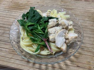 굽네몰 [굽네] 소스가 맛있는 닭가슴살 슬라이스 4종 — 4.5점을 준 리뷰어가 2021년 4월 올린 사용 사진