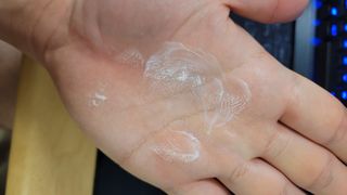 르핸스 퍼포밍 2 핸드&네일 비반트포렛/베티버포그 — 5점을 준 리뷰어가 2022년 12월 올린 사용 사진