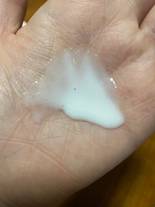 유메이 웰니스 샴푸 + 유메이 스칼프 브러쉬 — 5점을 준 리뷰어가 2022년 2월 올린 사용 사진