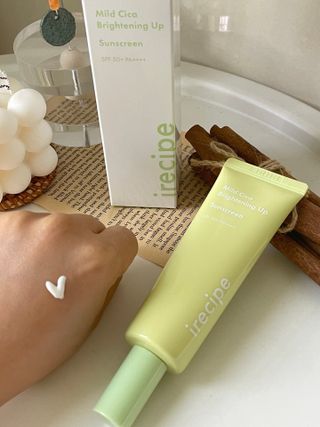 아이레시피 마일드시카 브라이트닝 업 선스크린 SPF50+ PA++++ — 5점을 준 리뷰어가 2023년 6월 올린 사용 사진