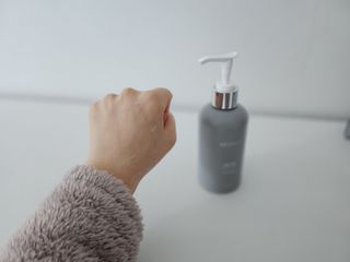 엠디스픽 무향 바리스타 핸드크림 울트라 고보습 대용량 펌핑 245g — 5점을 준 리뷰어가 2022년 12월 올린 사용 사진