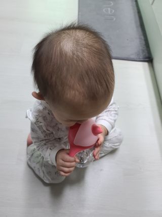 유비맘 트라이탄 코니빨대컵_컬러 랜덤 발송 — 3.5점을 준 리뷰어가 2021년 1월 올린 사용 사진