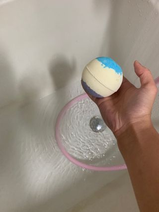 소담스퀘어 상암 Evreryday Bath Bomb Day7(에브리데이 배쓰밤 데이7) / 7종 중 2종 랜덤발송 — 4.5점을 준 리뷰어가 2022년 11월 올린 사용 사진