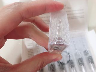 유니베르소 산소앰플 7일 집중케어 앰플 — 4.5점을 준 리뷰어가 2021년 5월 올린 사용 사진