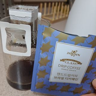 (주)쟈뎅 쟈뎅 클래스 핸드 드립 커피 10P 2종_디카페인 1종+랜덤 플레이버 1종 — 5점을 준 리뷰어가 2021년 4월 올린 사용 사진