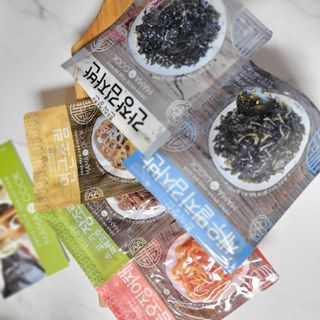 하나마이 [마마쿡] 전 청와대 천상현 셰프의 밑반찬  5종세트(소고기 장조림+연근조림+진미채+간장김자반+새우김자반) — 5점을 준 리뷰어가 2023년 4월 올린 사용 사진