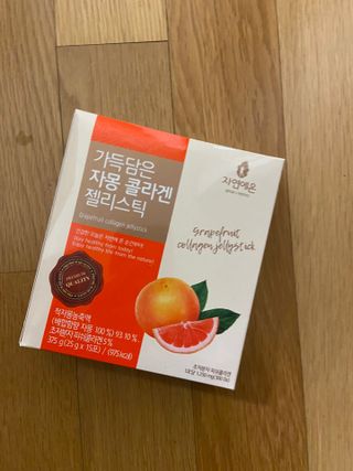 자연에온 핑크 자몽 착즙 100mL 10개입 1BOX +가 득담은 자몽 콜라겐 젤리스틱 1BOX — 5점을 준 리뷰어가 2021년 6월 올린 사용 사진