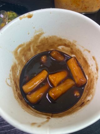유비쿡 컵떡볶이 매운컵떡볶이2개/ 짜장컵떡볶이 2개  총 4개세트 — 5점을 준 리뷰어가 2021년 3월 올린 사용 사진