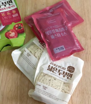 [풀무원] 식물성 저당질식 세트, 두부면 매콤라구파스타와 두부면 직화짜장 — 5점을 준 리뷰어가 2021년 3월 올린 사용 사진