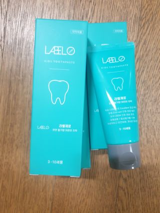 치과에서 쓰는 치약 _ 라벨제로 저불소 꼬마, 키즈, 유아, 베이비, 주니어 안전한 어린이치약 — 5점을 준 리뷰어가 2023년 3월 올린 사용 사진