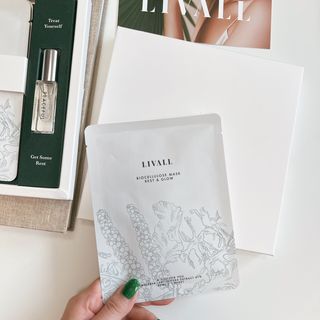 리브얼 | LIVALL 바이오셀룰로오스 마스크 레스트 앤 글로우 33ml  x 3개입 — 4.5점을 준 리뷰어가 2022년 6월 올린 사용 사진