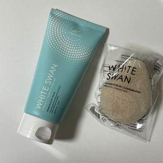 오투에니원 화이트 스완 퍼펙트 폼 클렌징 150g 퍼프증정 — 4.5점을 준 리뷰어가 2023년 1월 올린 사용 사진