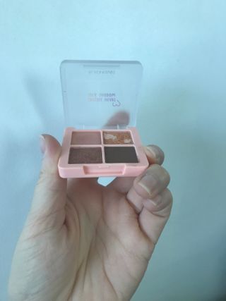 [블랙루즈] 크리스탈 하트 락 섀도우 4종 중 택1 — 5점을 준 리뷰어가 2021년 2월 올린 사용 사진