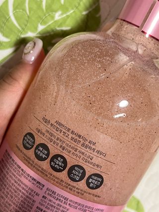 벨먼 내추럴스파 수분광채 스크럽 바디워시 600ml 5종 — 5점을 준 리뷰어가 2022년 5월 올린 사용 사진