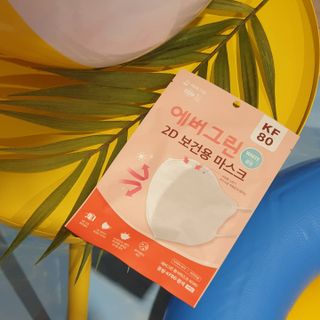 [에버그린] 2D 새부리형 KF80 중형 화이트 25매 — 5점을 준 리뷰어가 2021년 8월 올린 사용 사진