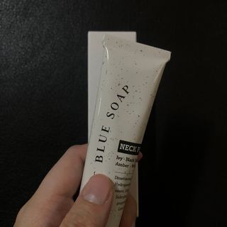 멈칫(MUMCHIT) 넥퍼퓸 NECKPERFUME 2가지 향 — 2.5점을 준 리뷰어가 2021년 12월 올린 사용 사진