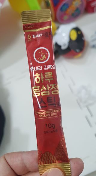 힘내라김홍삼 하루홍삼정스틱 10g x 10포 — 5점을 준 리뷰어가 2021년 4월 올린 사용 사진