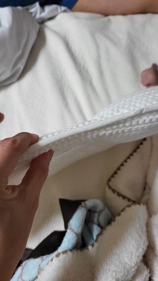 일상유희 newborn 뉴본필로우 아기두상관리베개 — 5점을 준 리뷰어가 2023년 1월 올린 사용 사진