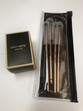 툴앤썸 로즈골드 에디션 아이 메이크업 브러쉬 4종+툴앤썸 어썸 블랙 멜로우 블렌딩 스펀지 — 5점을 준 리뷰어가 2021년 2월 올린 사용 사진