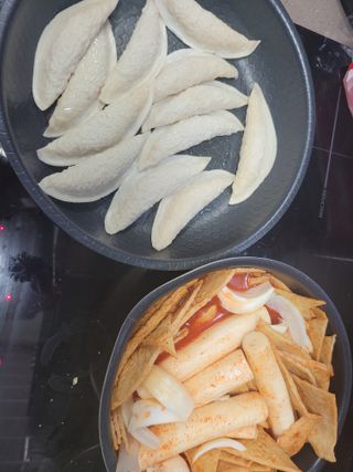 (주)성경순만두 곤약만두.콘치즈만두,삼각당면만두,당면 야끼만두,대구전통 납작만두,떡뽁이 매콤소스,달콤소스 — 5점을 준 리뷰어가 2023년 4월 올린 사용 사진