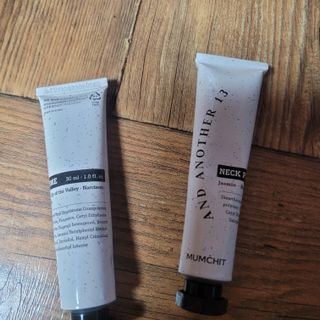 멈칫(MUMCHIT) 넥퍼퓸 NECKPERFUME 2가지 향 — 4점을 준 리뷰어가 2021년 12월 올린 사용 사진