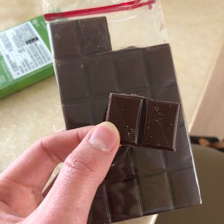 당류2g 자일리톨로 단맛을낸 슈카 퓨어비건 무설탕초콜릿 Xucker vegan 2개입 — 5점을 준 리뷰어가 2021년 4월 올린 사용 사진