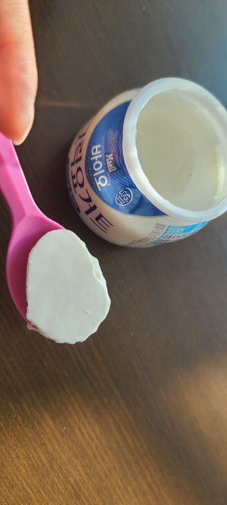 매일바이오 그릭요거트 오리지널 플레인 4개, 로스터리 커피믹스 4개 — 5점을 준 리뷰어가 2021년 12월 올린 사용 사진