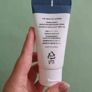 더마포레스트 마데카소사이드 리페어 크림,  모이스처라이징 아쿠아크림 — 5점을 준 리뷰어가 2021년 8월 올린 사용 사진