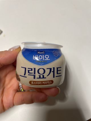 매일바이오 그릭요거트 오리지널 플레인 4개, 로스터리 커피믹스 4개 — 1.5점을 준 리뷰어가 2021년 12월 올린 사용 사진