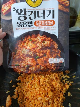 한성기업 무볼레 왕건더기 볶음밥 묵은지삼겹살 — 5점을 준 리뷰어가 2021년 10월 올린 사용 사진