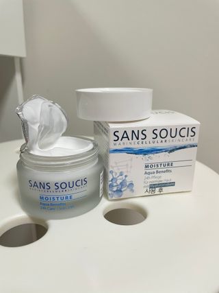 산수시 아쿠아 베네핏 24h 수부지 물광 속건조 수분크림 50ml — 5점을 준 리뷰어가 2021년 7월 올린 사용 사진