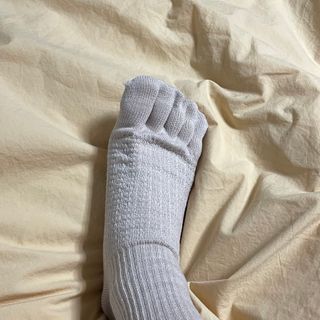카우아이 필라테스 기어 / 스튜디오 운동을 도와주는 일체형 논슬립 발가락 양말 — 5점을 준 리뷰어가 2021년 2월 올린 사용 사진