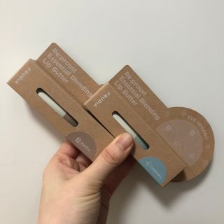 [후르디아] 올리브영 착한보습 비건 립버터 2종 — 5점을 준 리뷰어가 2022년 12월 올린 사용 사진