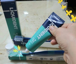 리퀴덴트 오랄케어 온가족용 리퀴덴트 더더 오랄케어 무불소 치약 + 임상시험완료 이중 미세 엠보싱 칫솔 올데이세트 — 5점을 준 리뷰어가 2021년 1월 올린 사용 사진