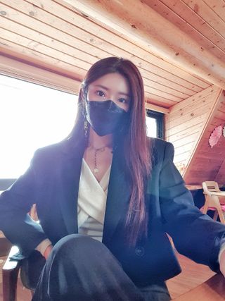 위케어 KF94 마스크 숨쉬기편한 귀안아픈마스크 국산원부자재 사용 식약처 승인 마스크 — 5점을 준 리뷰어가 2021년 4월 올린 사용 사진