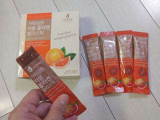 자연에온 핑크 자몽 착즙 100mL 10개입 1BOX +가 득담은 자몽 콜라겐 젤리스틱 1BOX — 5점을 준 리뷰어가 2021년 7월 올린 사용 사진