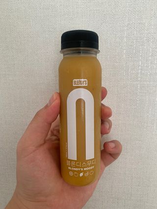 BLENDY'S 핑크 스무디+블론디 스무디 — 5점을 준 리뷰어가 2021년 10월 올린 사용 사진