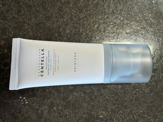 MF[스킨1004] 마다가스카르 센텔라 히알루-시카 워터핏 선세럼 50ml — 5점을 준 리뷰어가 2024년 5월 올린 사용 사진