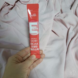 [인디닥터] 타이탄 BCAA 프로틴 젤리스틱 — 5점을 준 리뷰어가 2022년 6월 올린 사용 사진