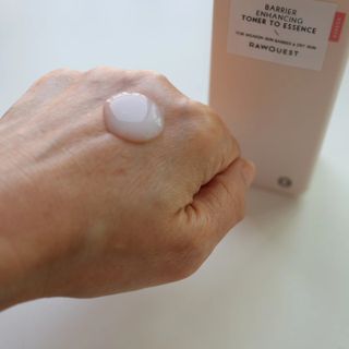 로우퀘스트 베리어 인핸싱 토너투에센스 200ml — 5점을 준 리뷰어가 2023년 10월 올린 사용 사진
